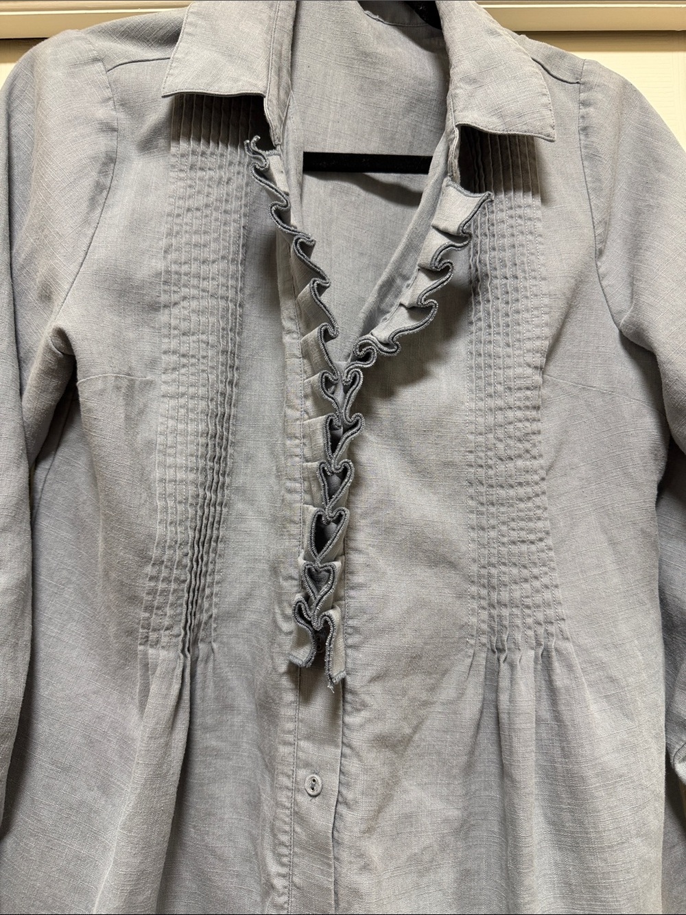 Women’s Ruffle-Front Denim Button-Up - Picture 2 of 6